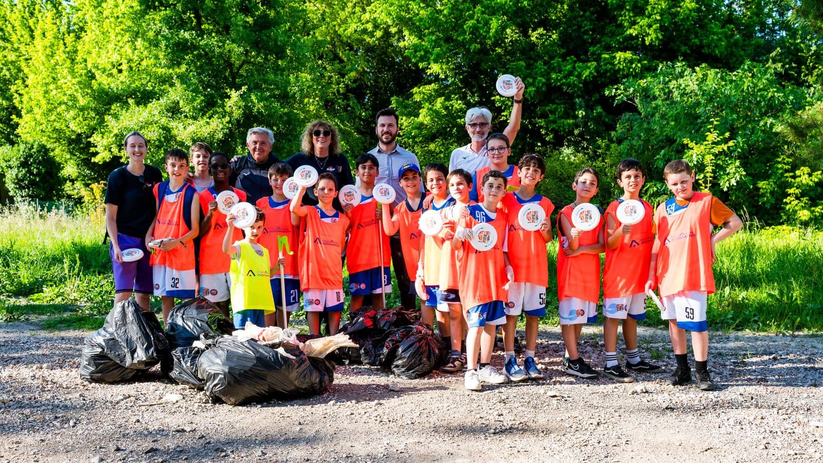 Un Canestro per l’Ambiente: giovani e giovanissimi in campo per la raccolta dei rifiuti abbandonati