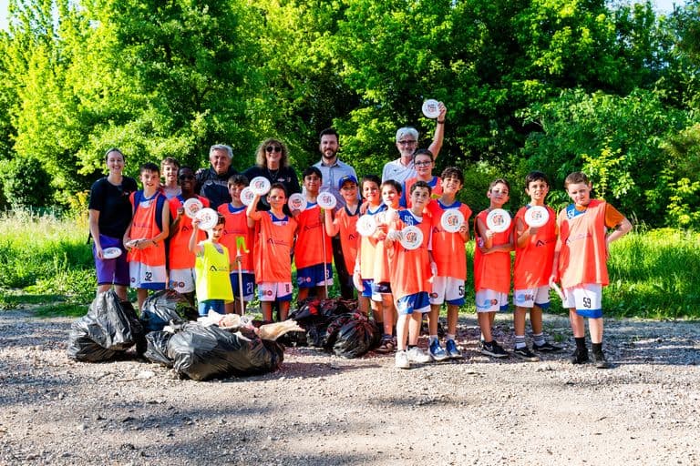 Un Canestro per l’Ambiente: giovani e giovanissimi in campo per la raccolta dei rifiuti abbandonati